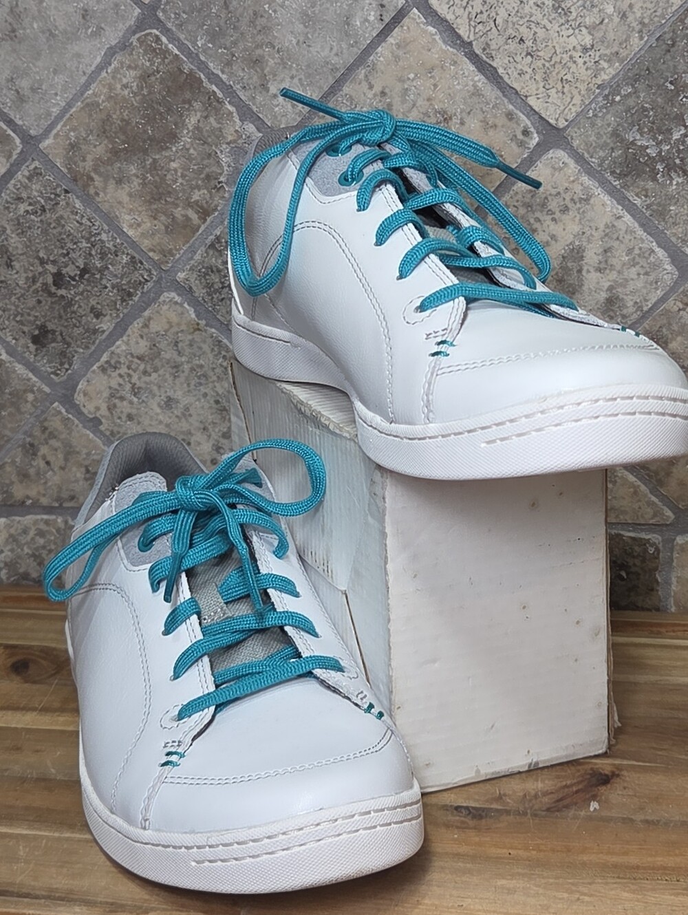 Womans Ahnu Noe White Leather Sneakers with Teal Laces Shoes Size 8 M